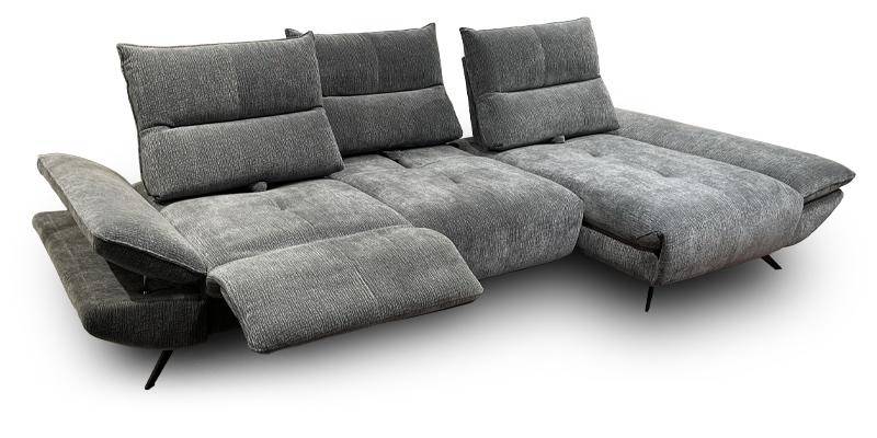 Divano con seduta relax elettrica, 3 schienali basculanti e chaise longue, in tessuto antimacchia.