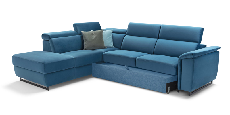 Angolare con carrello estraibile e penisola pouf contenitore, in tessuto antimacchia.