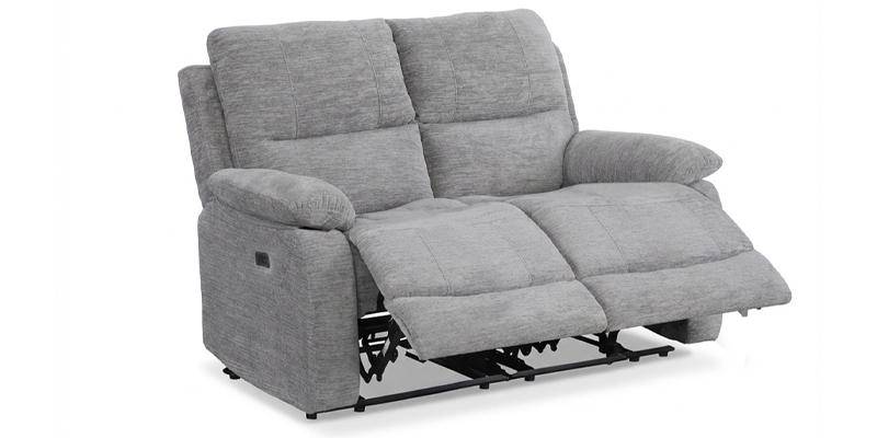 Divano 2 posti con 2 sedute relax elettriche, in tessuto antimacchia.