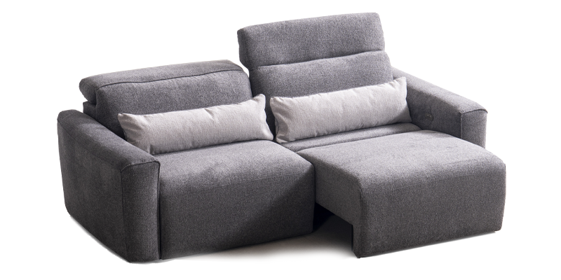 Divano 3 posti con 2 sedute a slitta elettrica, in tessuto.