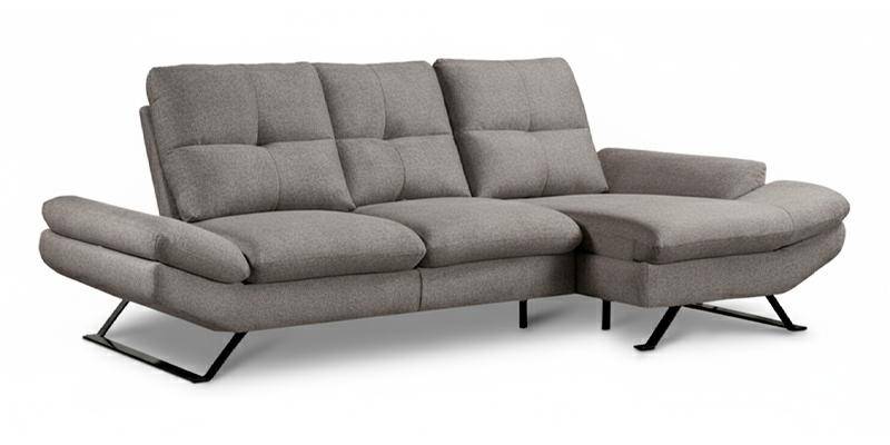 Divano con terminale intermedio, 3 schienali basculanti e chaise longue media, in tessuto antimacchia.