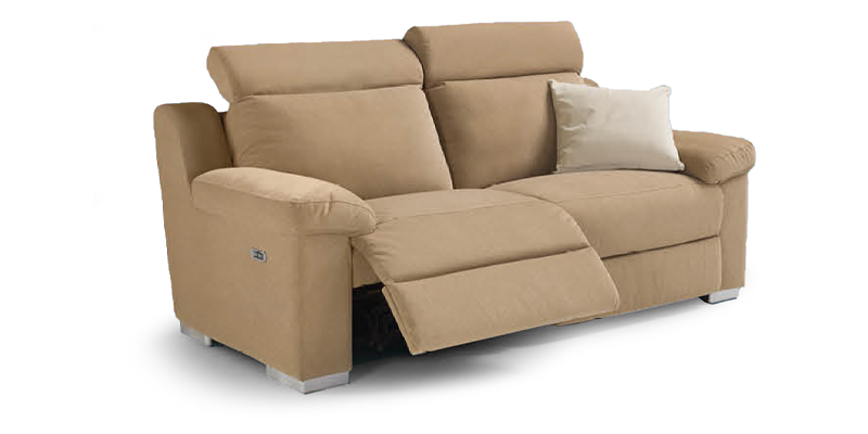 Divano 3 posti con 2 sedute relax elettriche, in microfibra antimacchia.